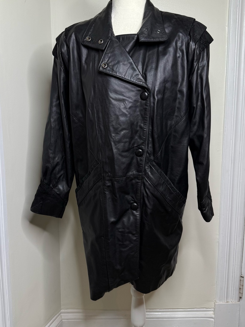 READ Vintage 80s Pelle Studio Black Leather Coat Women’s Size Small Long Length